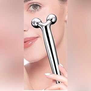 Silver 3D style Facial Roller